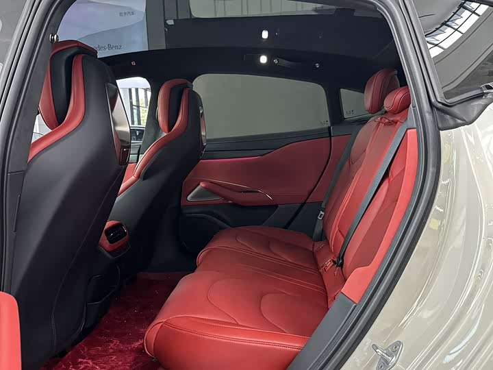 Фото 10 - Xiaomi SU7