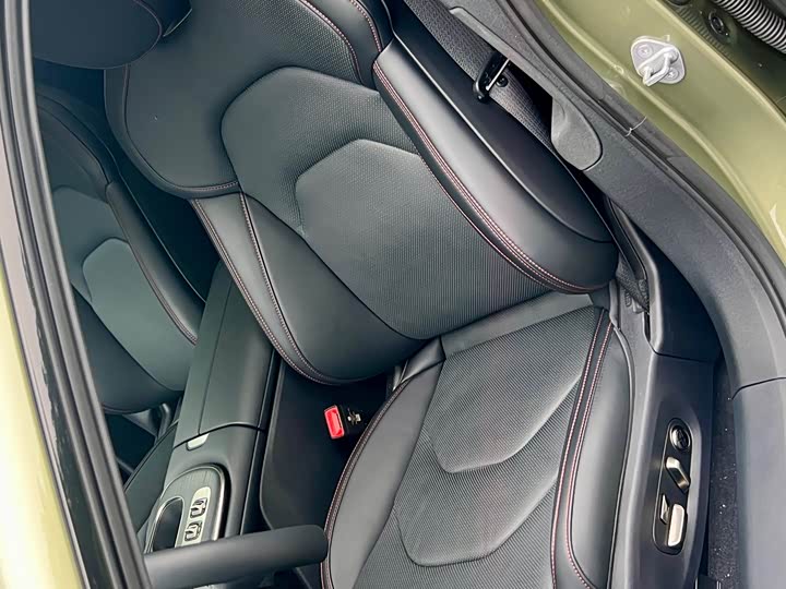 Фото 10 - Xiaomi SU7