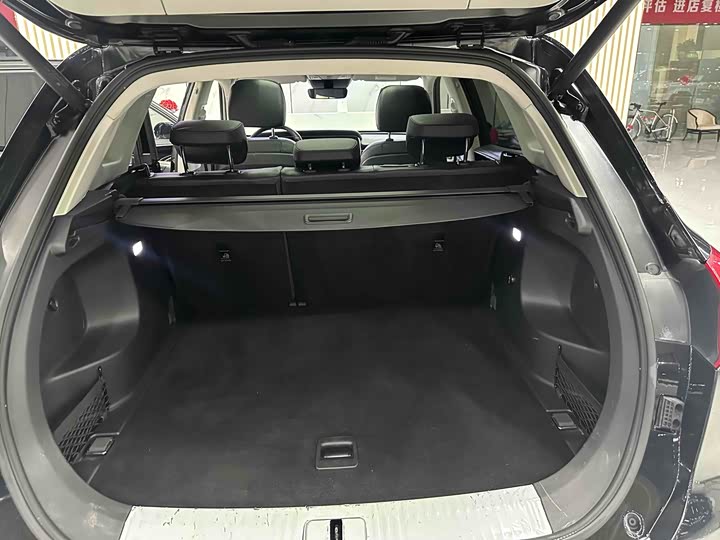 Фото 13 - Hongqi HS5