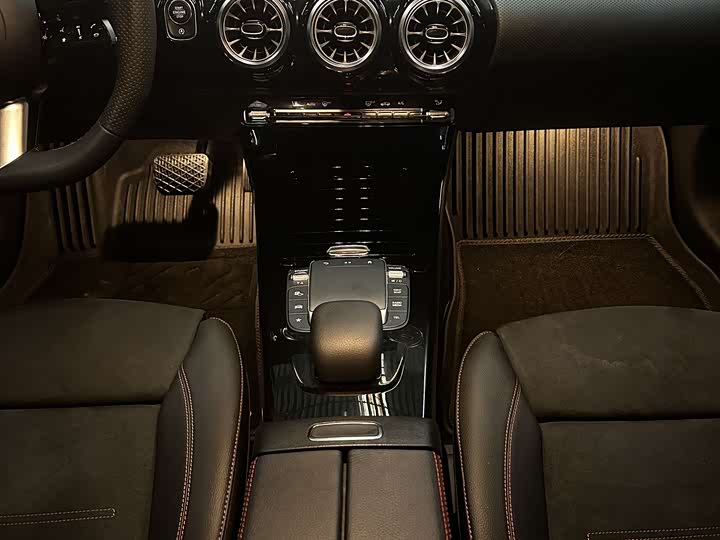 Фото 11 - Mercedes-Benz A-Class