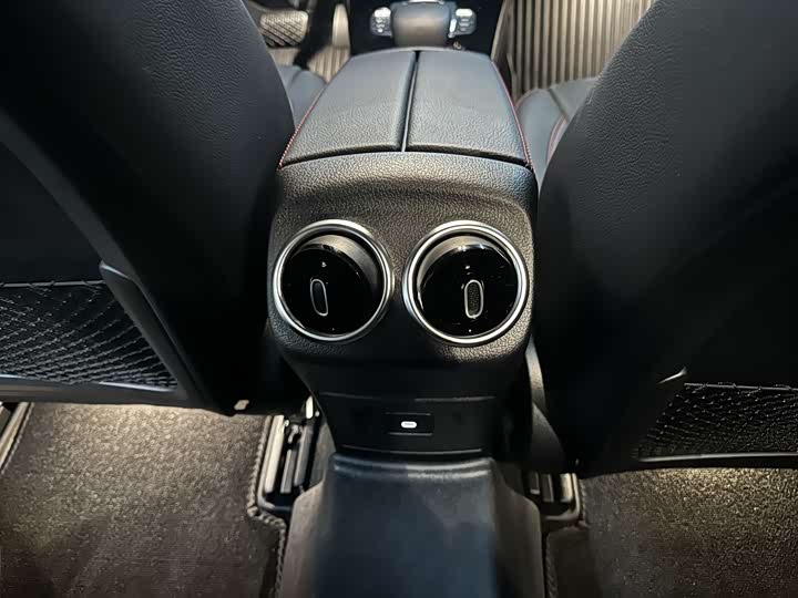 Фото 13 - Mercedes-Benz A-Class