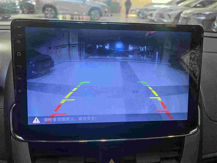 Фото 13 - Toyota Yaris L Hatchback