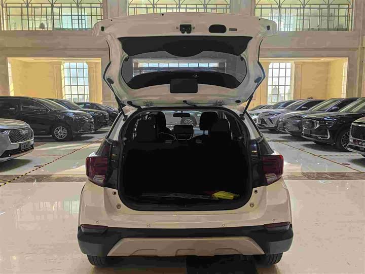 Фото 16 - Toyota Yaris L Hatchback