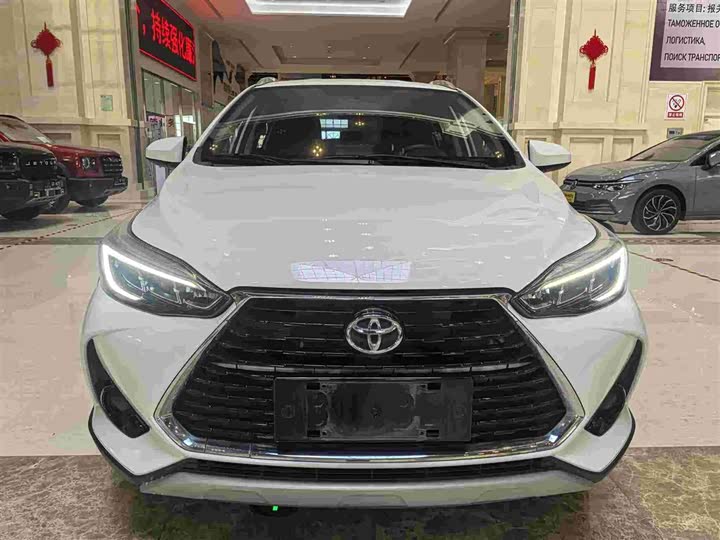 Фото 2 - Toyota Yaris L Hatchback