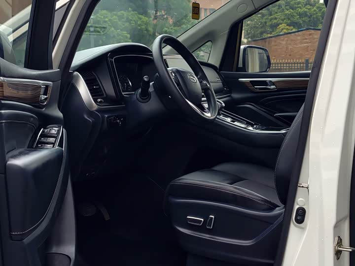 Фото 10 - GAC Trumpchi M8