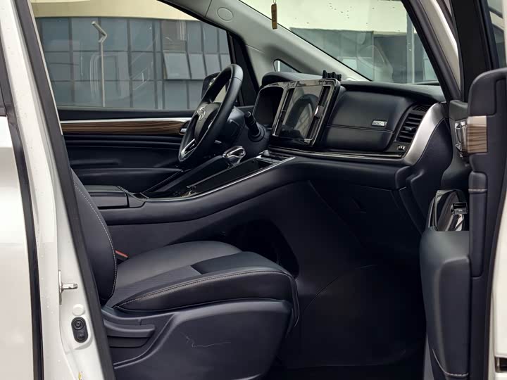 Фото 13 - GAC Trumpchi M8