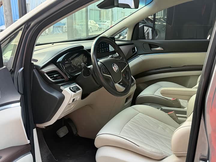 Фото 8 - Buick GL8 ES