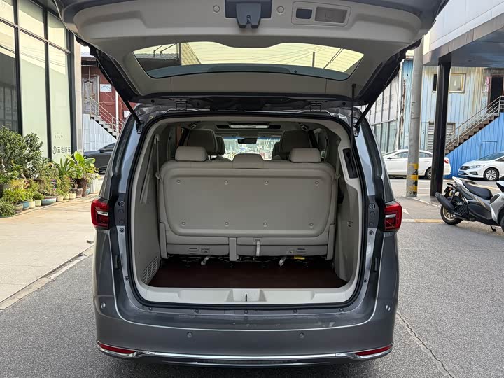 Фото 9 - Buick GL8 ES