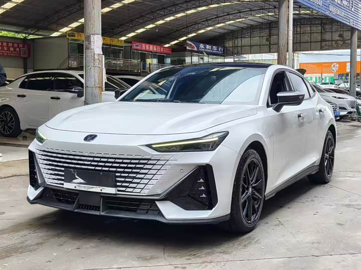 Фото 1 - Changan UNI-V