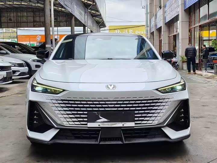 Фото 2 - Changan UNI-V