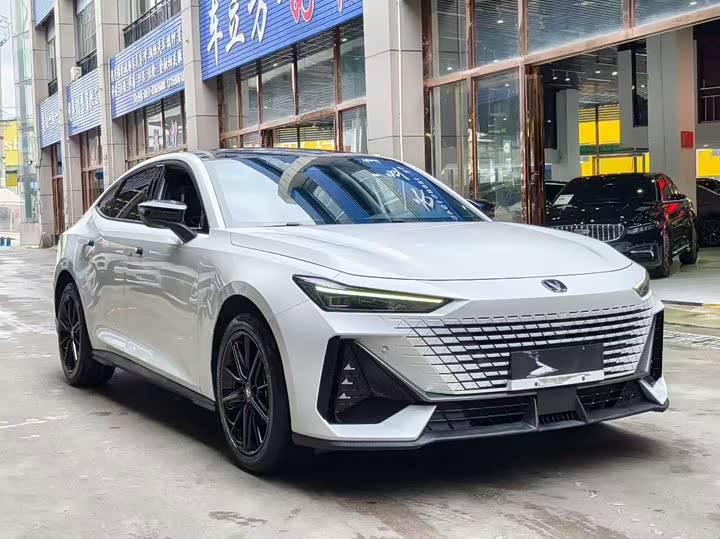 Фото 4 - Changan UNI-V