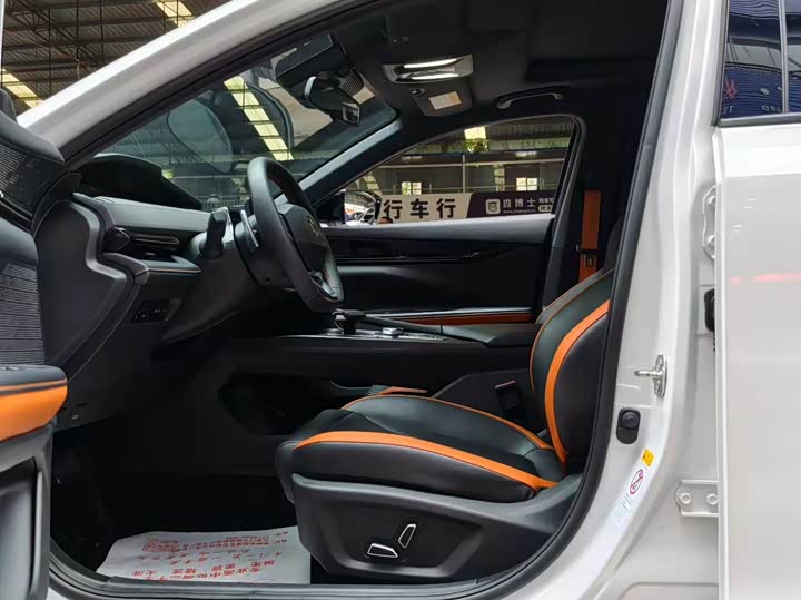 Фото 6 - Changan UNI-V