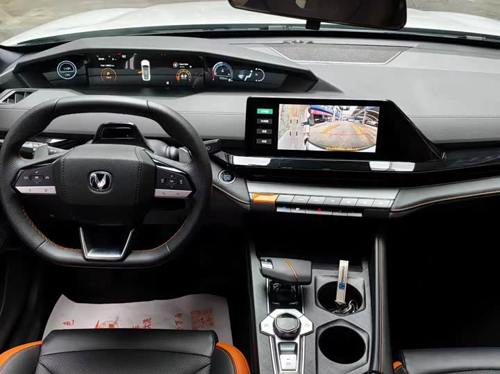 Фото 8 - Changan UNI-V