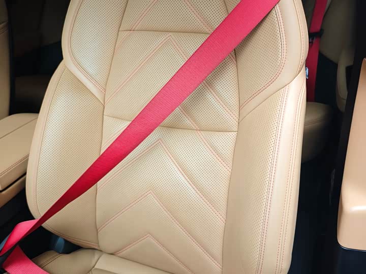 Фото 11 - Zeekr 001