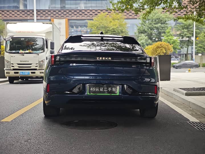 Фото 12 - Zeekr 001