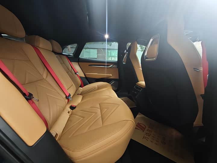 Фото 17 - Zeekr 001