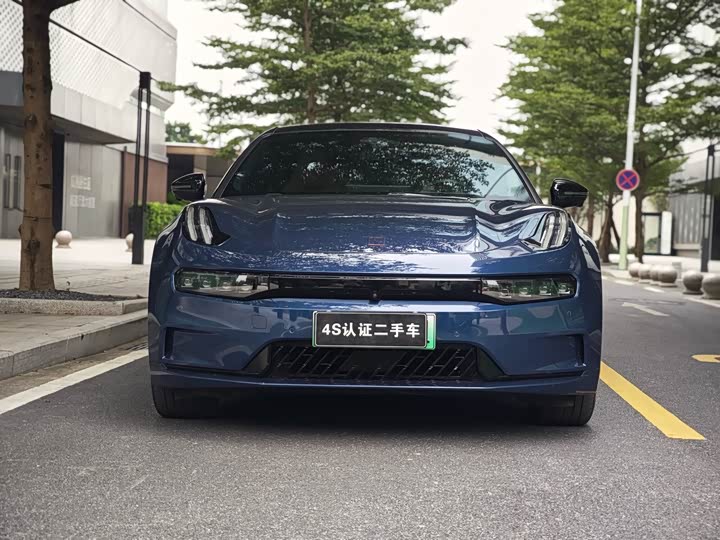 Фото 2 - Zeekr 001