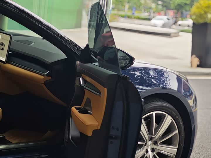 Фото 21 - Zeekr 001