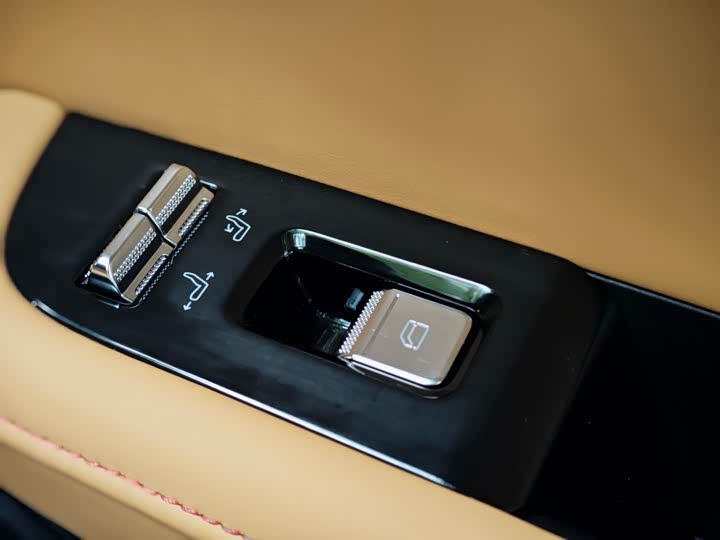 Фото 22 - Zeekr 001