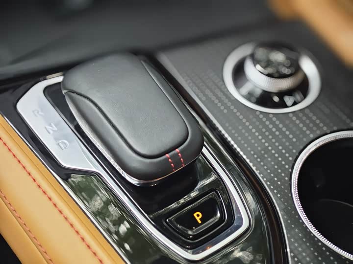 Фото 7 - Zeekr 001