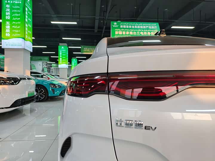 Фото 18 - BYD Qin L