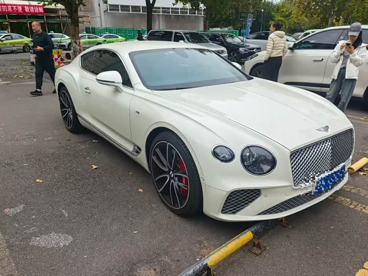 Фото 2 - Bentley Continental GT