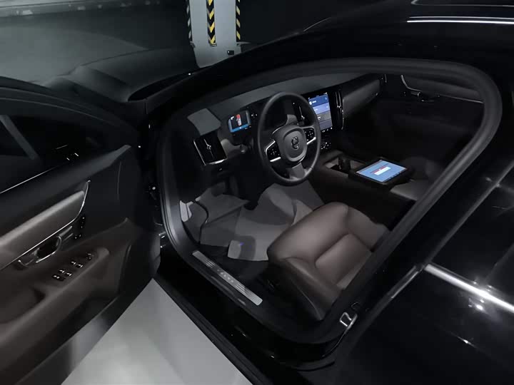 Фото 16 - Volvo S90