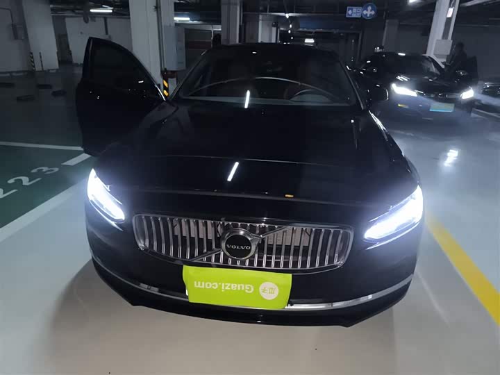 Фото 3 - Volvo S90