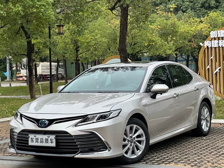 Фото 1 - Toyota Camry