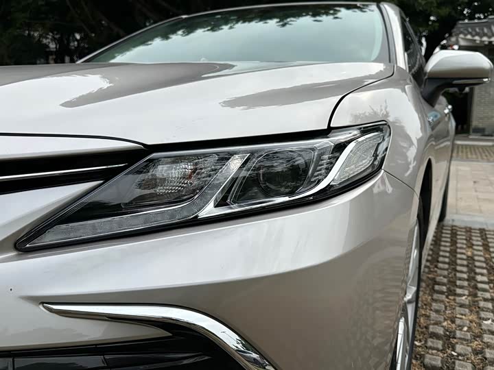 Фото 13 - Toyota Camry