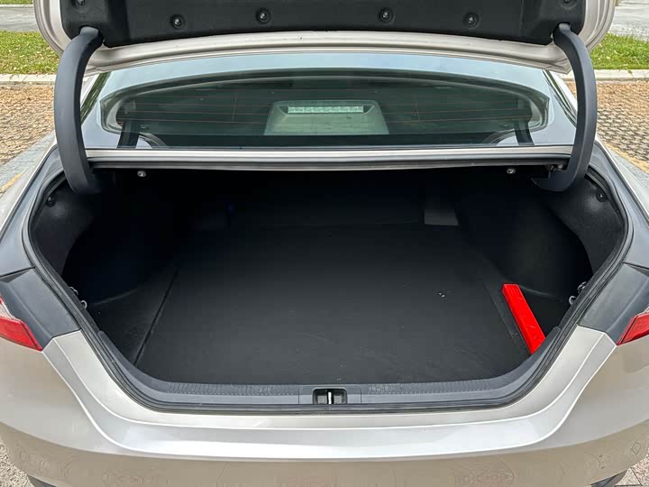 Фото 16 - Toyota Camry