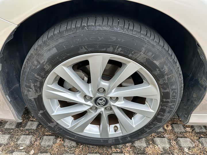 Фото 17 - Toyota Camry