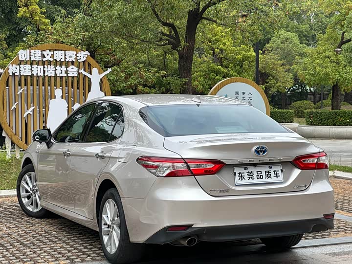 Фото 7 - Toyota Camry