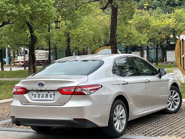 Фото 9 - Toyota Camry