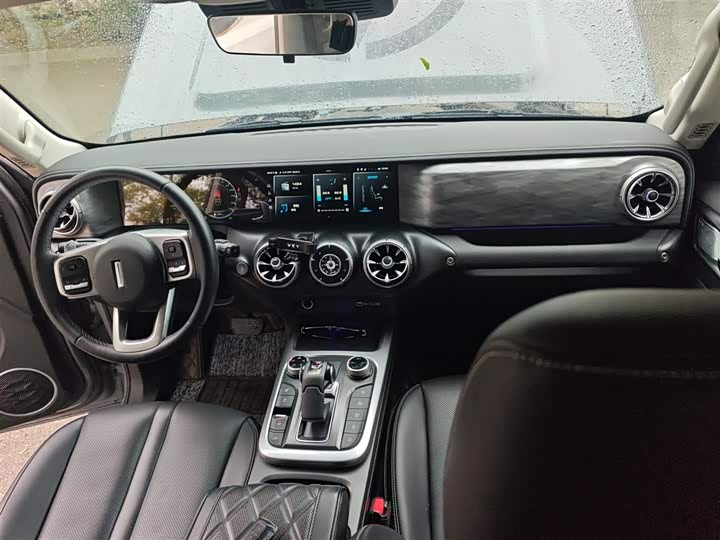 Фото 12 - Tank 300