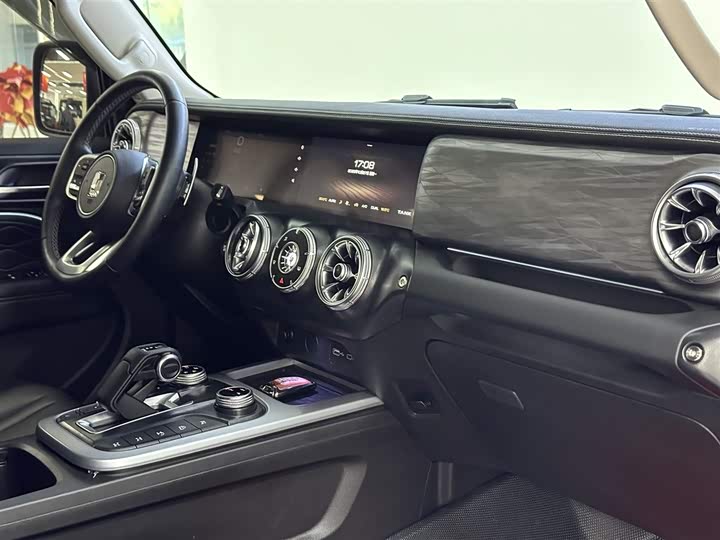 Фото 10 - Tank 300