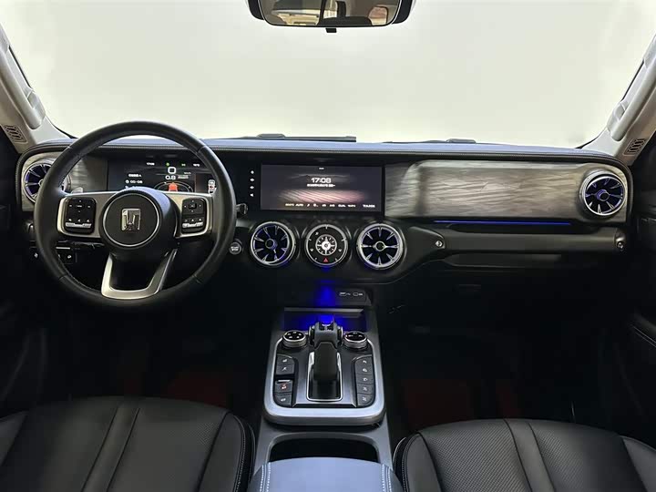 Фото 8 - Tank 300