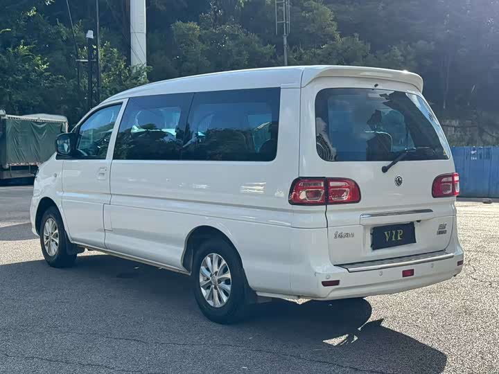 Фото 7 - Dongfeng Forthing Lingzhi M5 EV