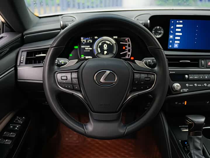 Фото 20 - Lexus ES