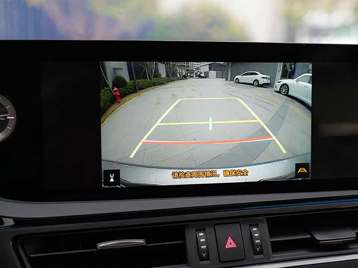 Фото 22 - Lexus ES