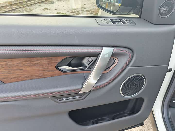 Фото 10 - Land Rover Discovery Sport