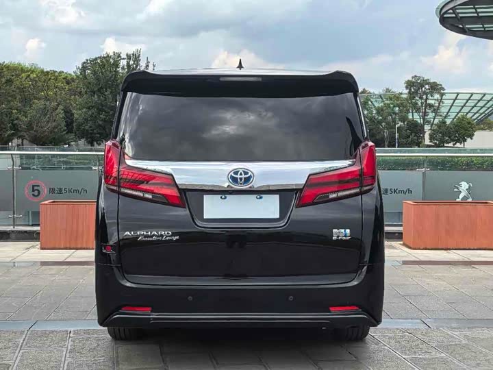 Фото 17 - Toyota Alphard