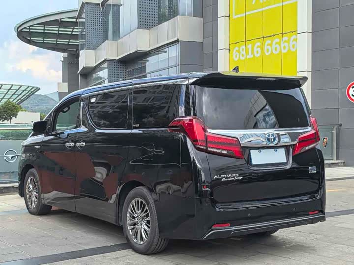 Фото 18 - Toyota Alphard