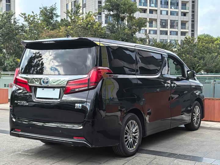 Фото 19 - Toyota Alphard