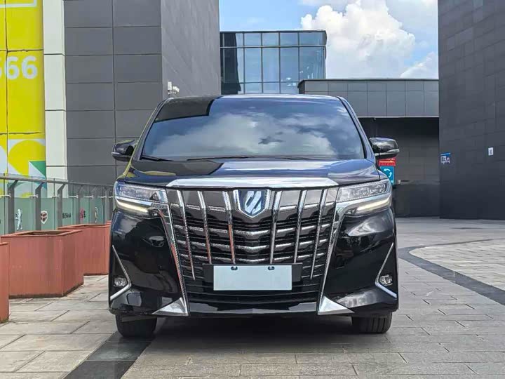 Фото 2 - Toyota Alphard