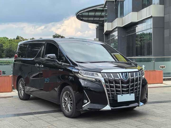 Фото 3 - Toyota Alphard