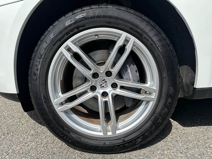 Фото 12 - Porsche Macan