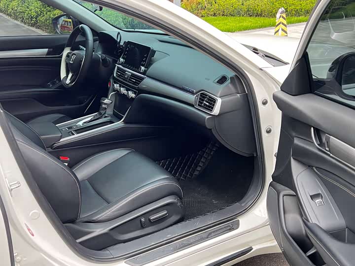 Фото 10 - Honda Inspire