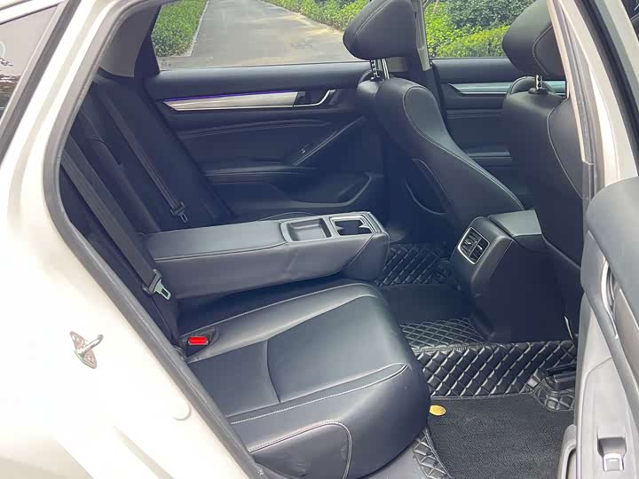 Фото 11 - Honda Inspire