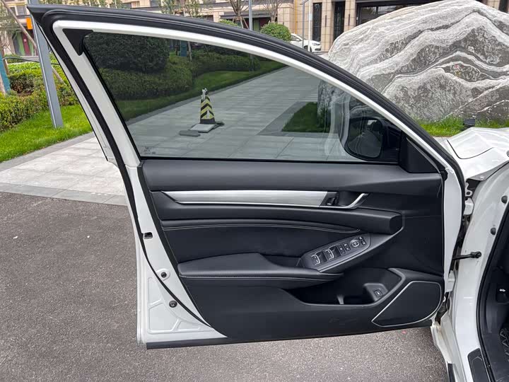 Фото 4 - Honda Inspire